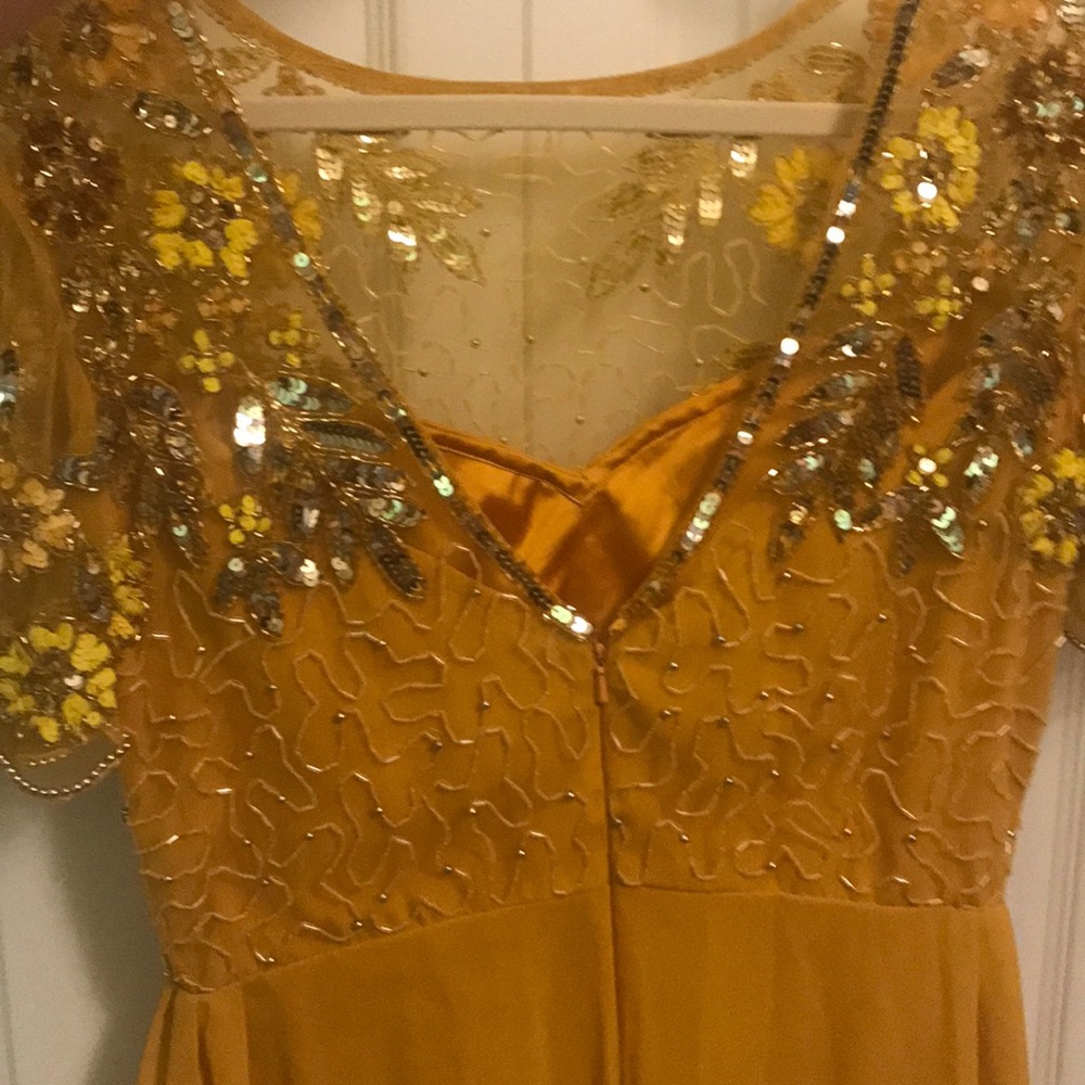 Long embellished beaded gown (yellow gold) - Picture 7 of 13